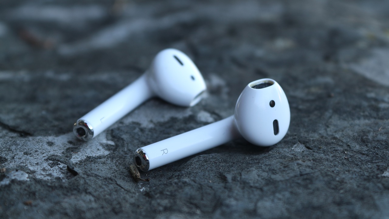 One AirPod is Louder Than the Other: Here are 5 Simple Ways to Fix It