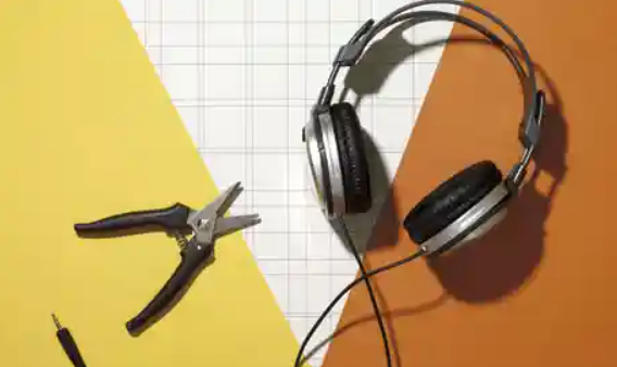 How to Fix a Short in Headphones – [ DIY Safely in 2021 ]